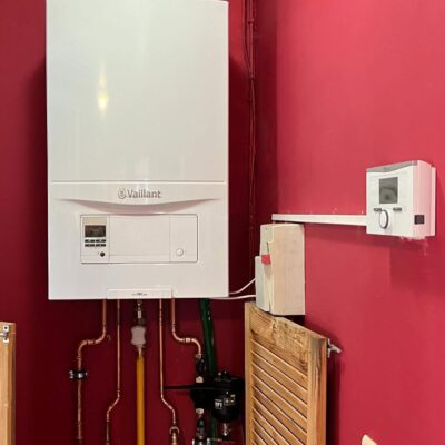 Installatie van een nieuwe centrale verwarmingsketel door erkende verwarmingsspecialist