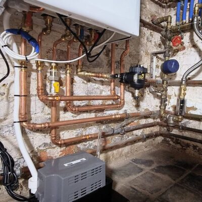 Installatie van een nieuwe centrale verwarmingsketel door erkende verwarmingsspecialist