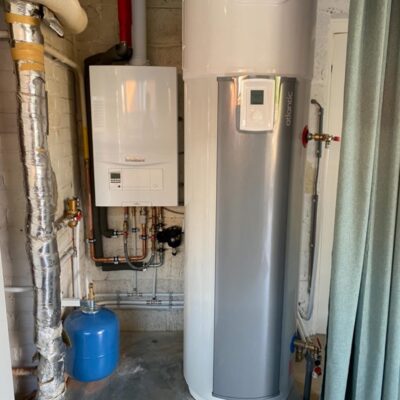 Installatie van een nieuwe centrale verwarmingsketel door erkende verwarmingsspecialist