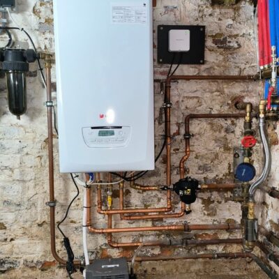 Installatie van een nieuwe centrale verwarmingsketel door erkende verwarmingsspecialist